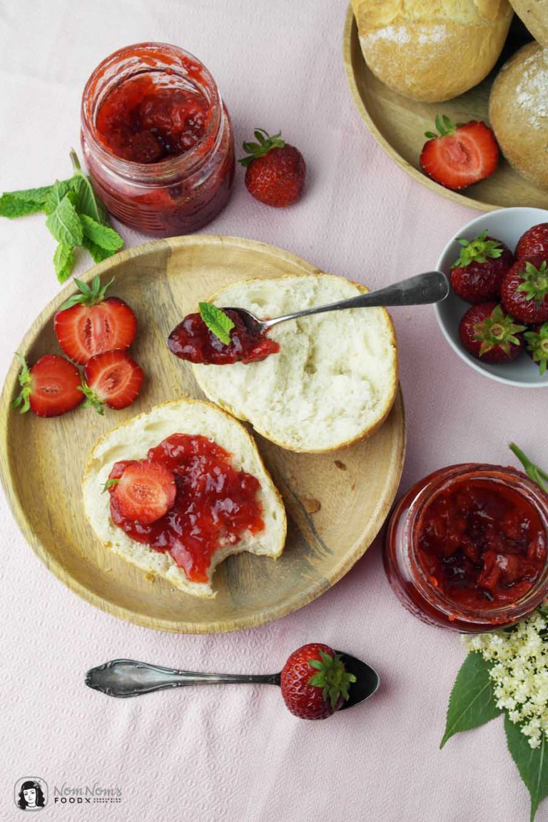 Erdbeer-Minze-Marmelade und Erdbeer-Holunderblüten-Marmelade - Nom Noms ... Erdbeer-Minze-Marmelade und Erdbeer-Holunderblüten-Marmelade - Nom Noms ...