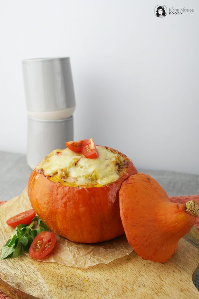 Überbackener gefüllter Hokkaido-Kürbis mit leicht scharfer Quinoa ...