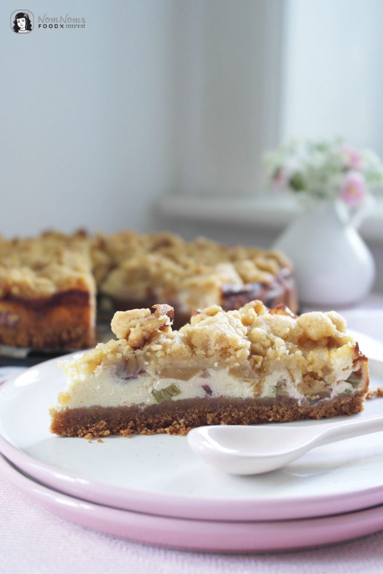 Apfel-Rhabarber-Käsekuchen mit Walnuss-Streuseln - Nom Noms food