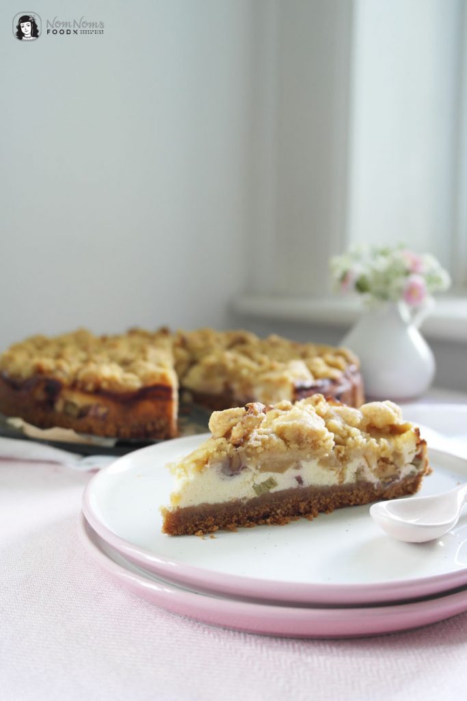 Apfel-Rhabarber-Käsekuchen mit Walnuss-Streuseln - Nom Noms food