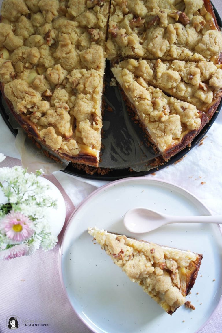 Apfel-Rhabarber-Käsekuchen mit Walnuss-Streuseln - Nom Noms food