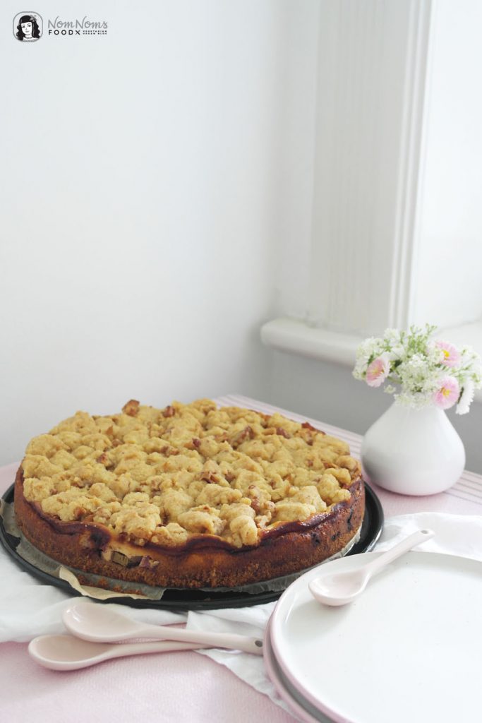 Apfel-Rhabarber-Käsekuchen mit Walnuss-Streuseln - Nom Noms food