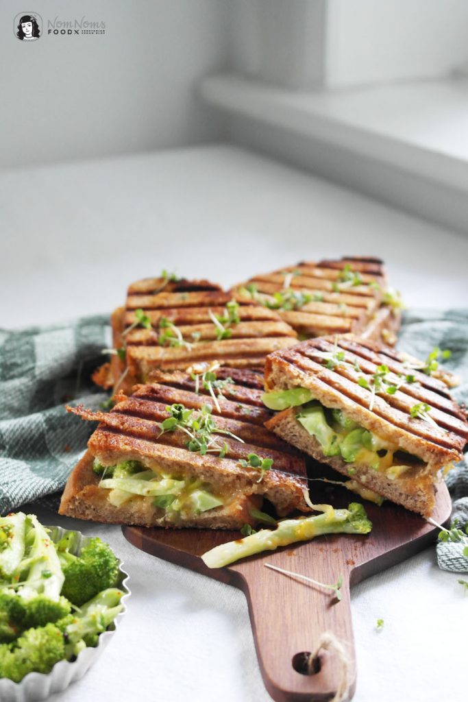 Brokkoli Grilled Cheese Sandwich mit extra viel Cheddar und Gouda Käse