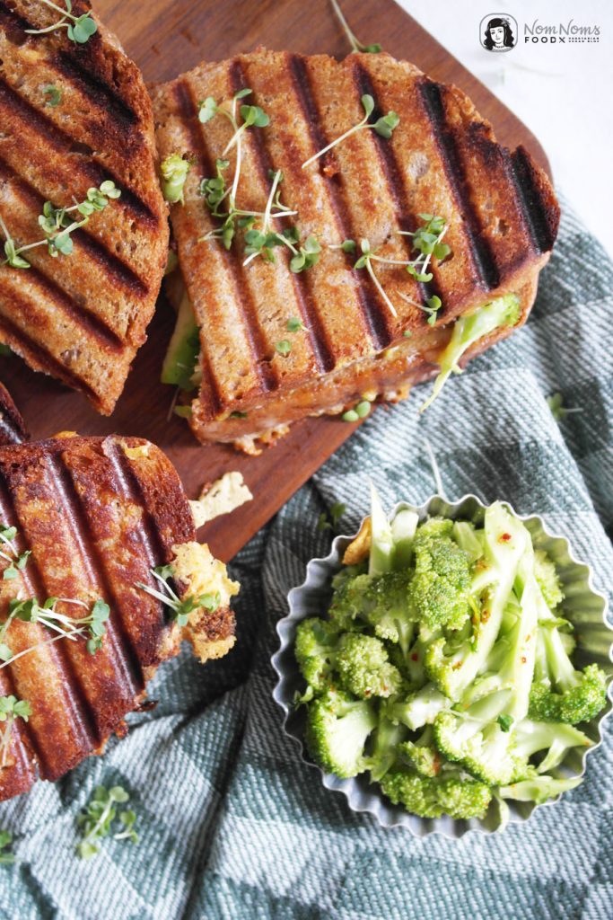 Brokkoli Grilled Cheese Sandwich mit extra viel Cheddar und Gouda Käse