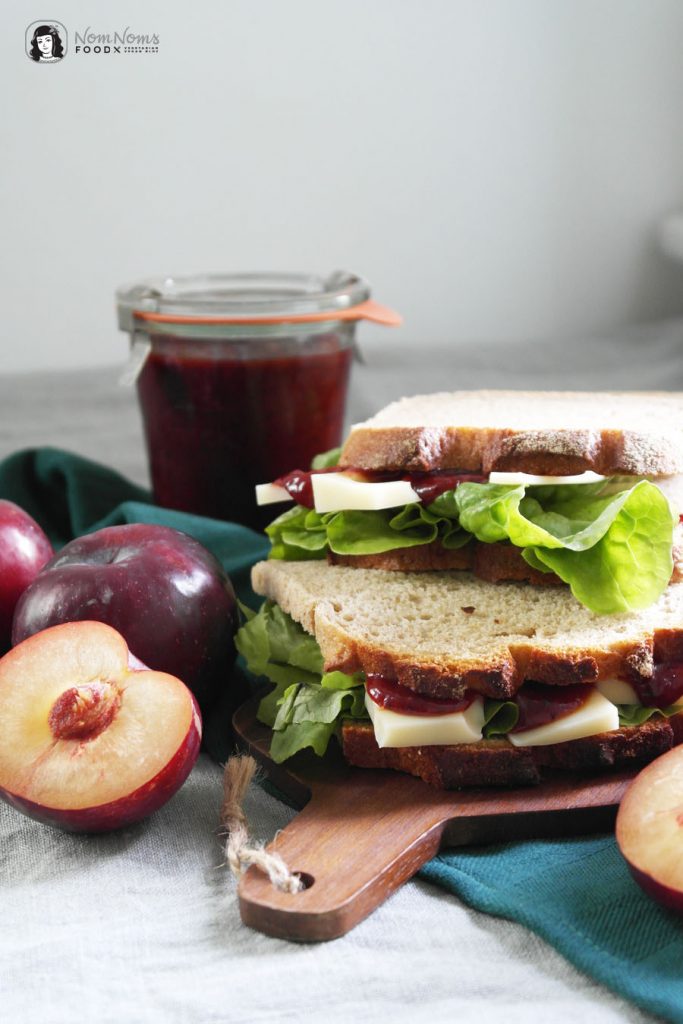 Bemme (ostdeutsch für Stulle oder Butterbrot) mit Käse und herzhaftem ... Bemme (ostdeutsch für Stulle oder Butterbrot) mit Käse und herzhaftem ...