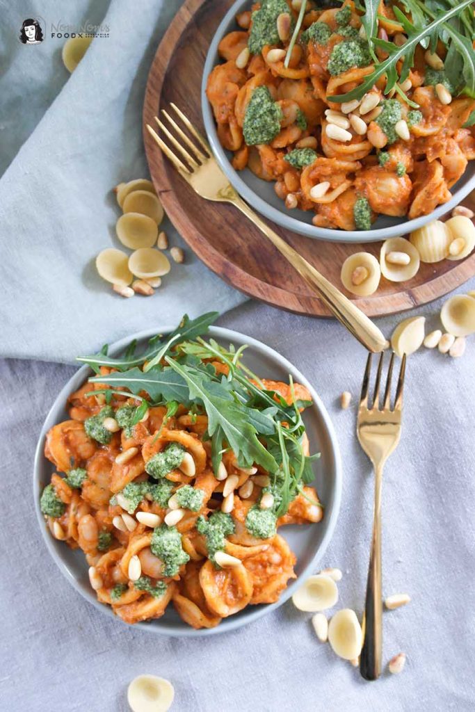 Köstlich wärmende Pasta mit weißen Bohnen und Rosmarin-Rucola-Pesto ...