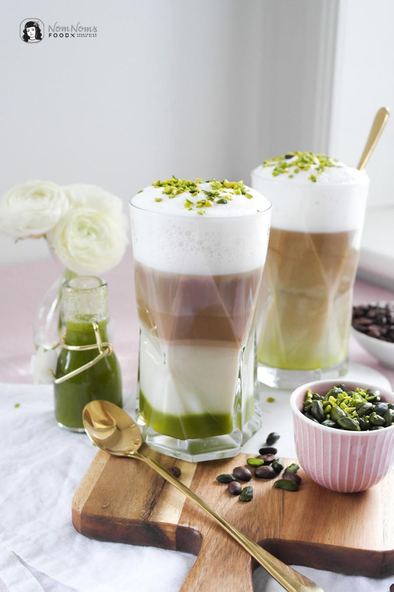 Kokos Pistazien Latte Macchiato mit selbst gemachtem Pistazien-Sirup ... Kokos Pistazien Latte Macchiato mit selbst gemachtem Pistazien-Sirup ...