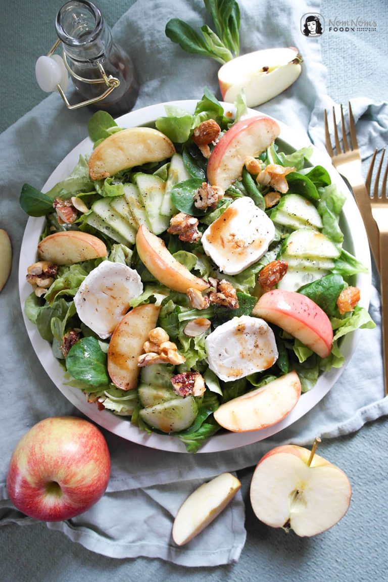 Herbstlicher Salat mit gebratenem Apfel, Ziegenkäse und Ahornsirup ... Herbstlicher Salat mit gebratenem Apfel, Ziegenkäse und Ahornsirup ...