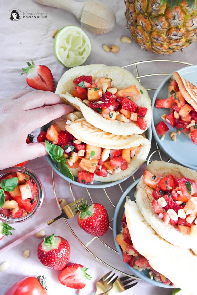 Herzhaft-süße Pfannkuchen-Frühstück-Tacos mit Erdbeer-Ananas-Salsa und ...