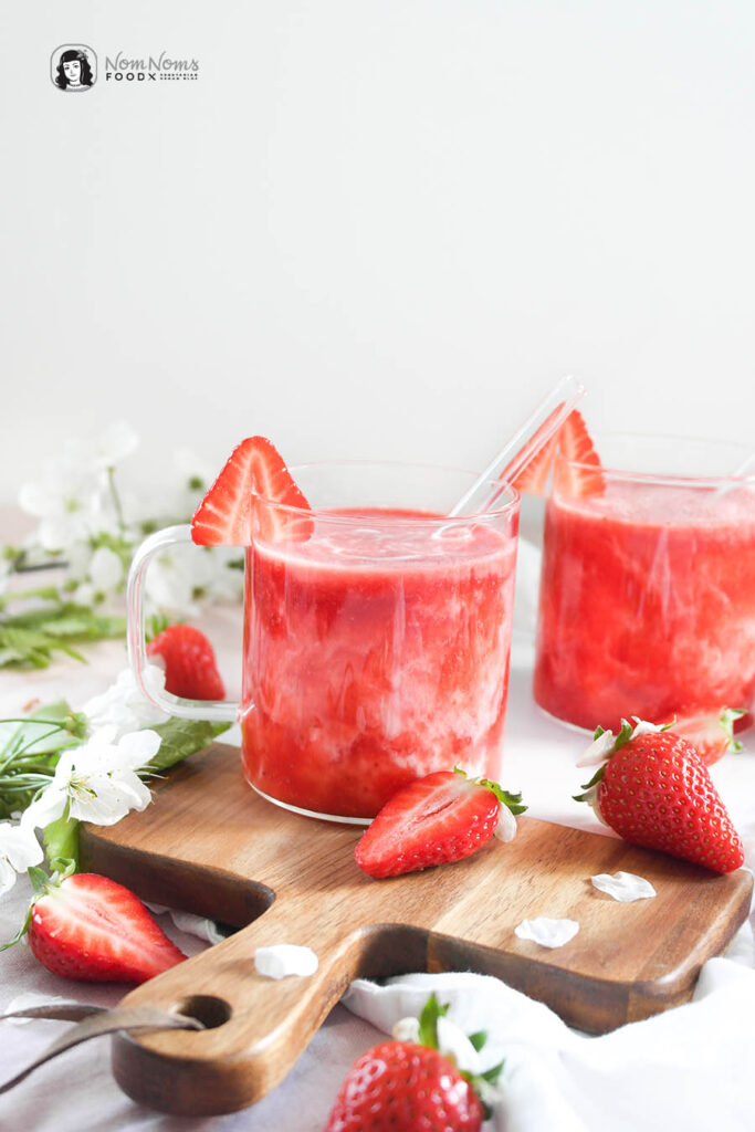 Fruchtig-frischer Erdbeer-Kefir-Mocktail - Nom Noms food