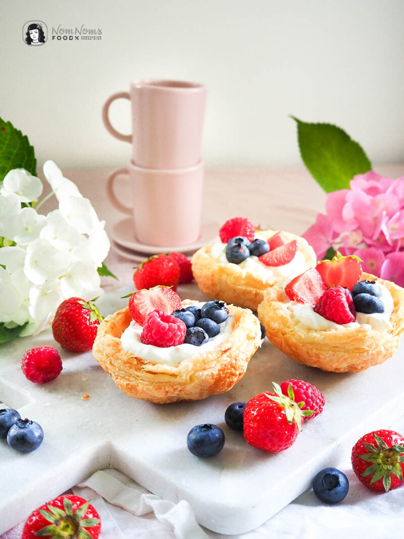 Knusprige Blätterteig-Körbchen mit fluffiger Mascarpone-Quark-Creme und ...