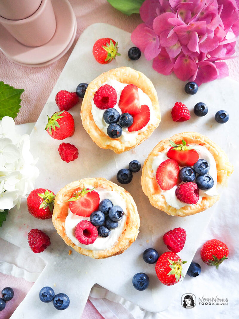 Knusprige Blätterteig-Körbchen mit fluffiger Mascarpone-Quark-Creme und ...