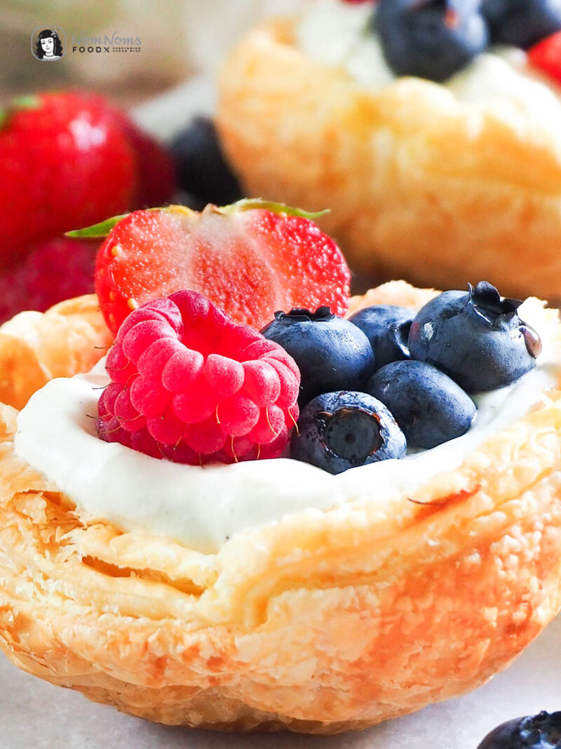 Knusprige Blätterteig-Körbchen mit fluffiger Mascarpone-Quark-Creme und ...