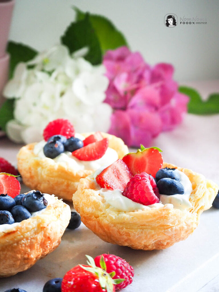 Knusprige Blätterteig-Körbchen mit fluffiger Mascarpone-Quark-Creme und ...