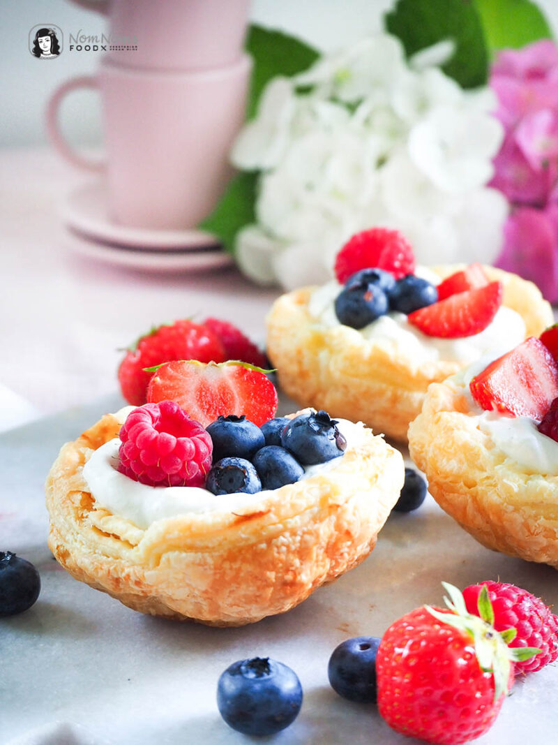 Knusprige Blätterteig-Körbchen mit fluffiger Mascarpone-Quark-Creme und ...