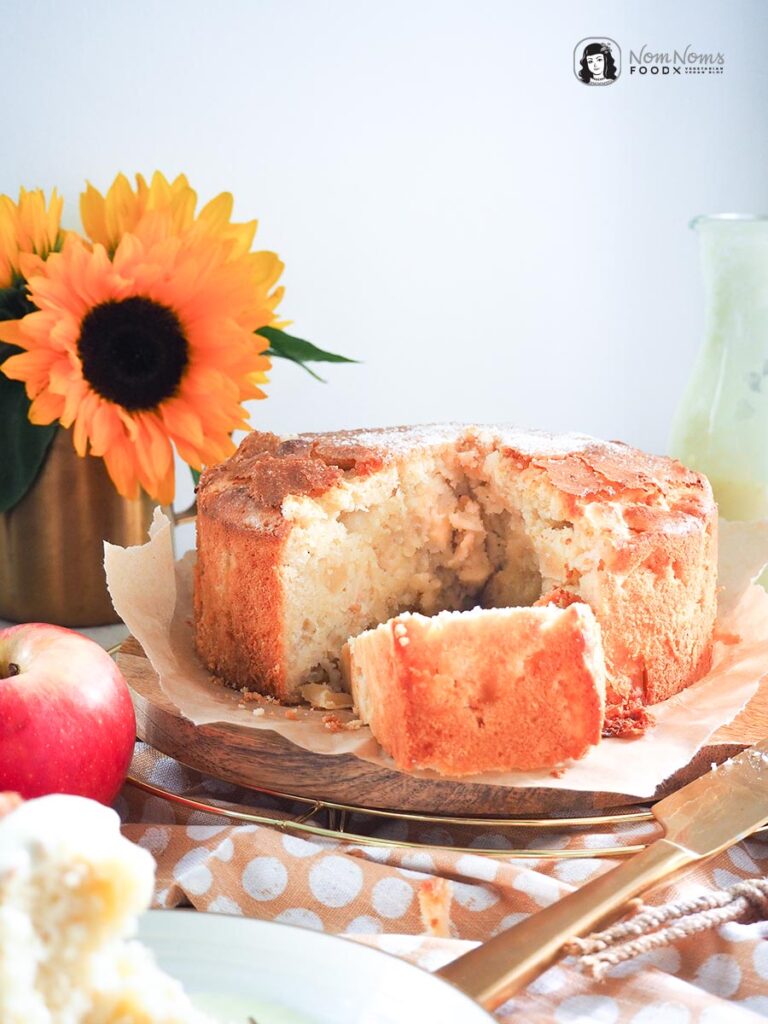 Einfacher, saftiger und fluffiger Apfelkuchen mit Zuckerkruste und ...