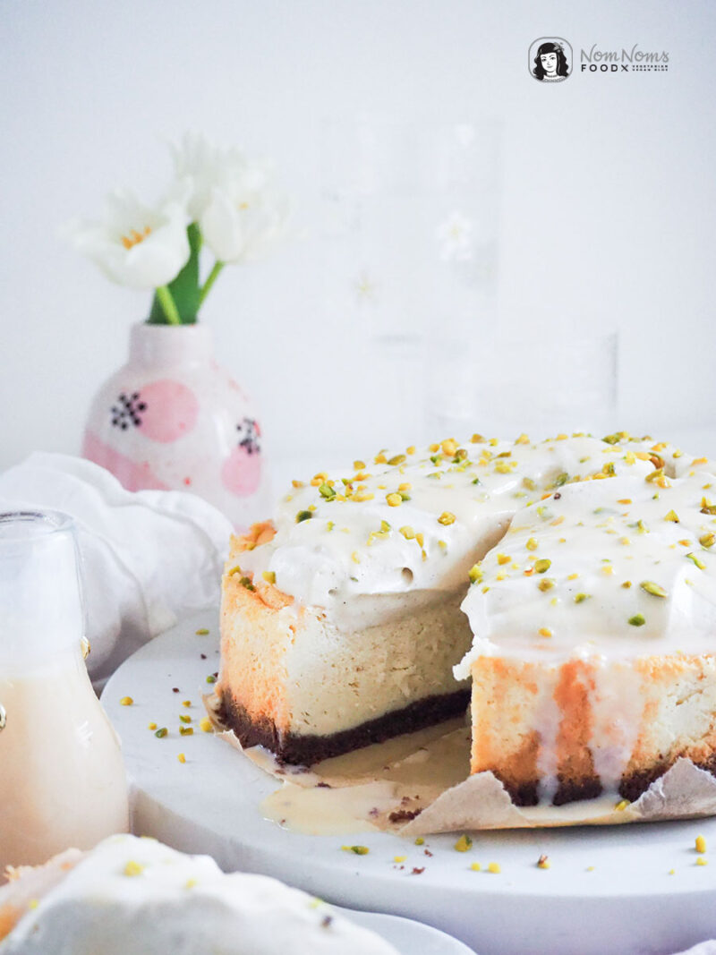 Cremiger Eierlikör-Käsekuchen mit Pistazien-Sahne - Nom Noms food