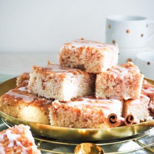 Einfacher Zimtkuchen vom Blech mit Zimt-Zucker