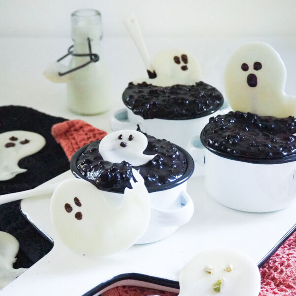 Schwarzer Schokoladen-Milchreis mit Schokoladen-Geistern für Halloween ❤