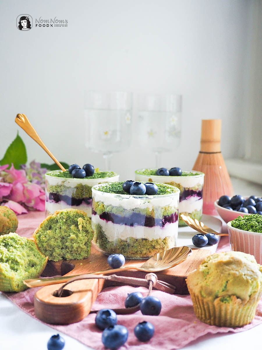 Matcha-Blaubeer-Tiramisu im Glas mit Matcha-Muffins aus dem Airfyer Backen mit Butterschmalz