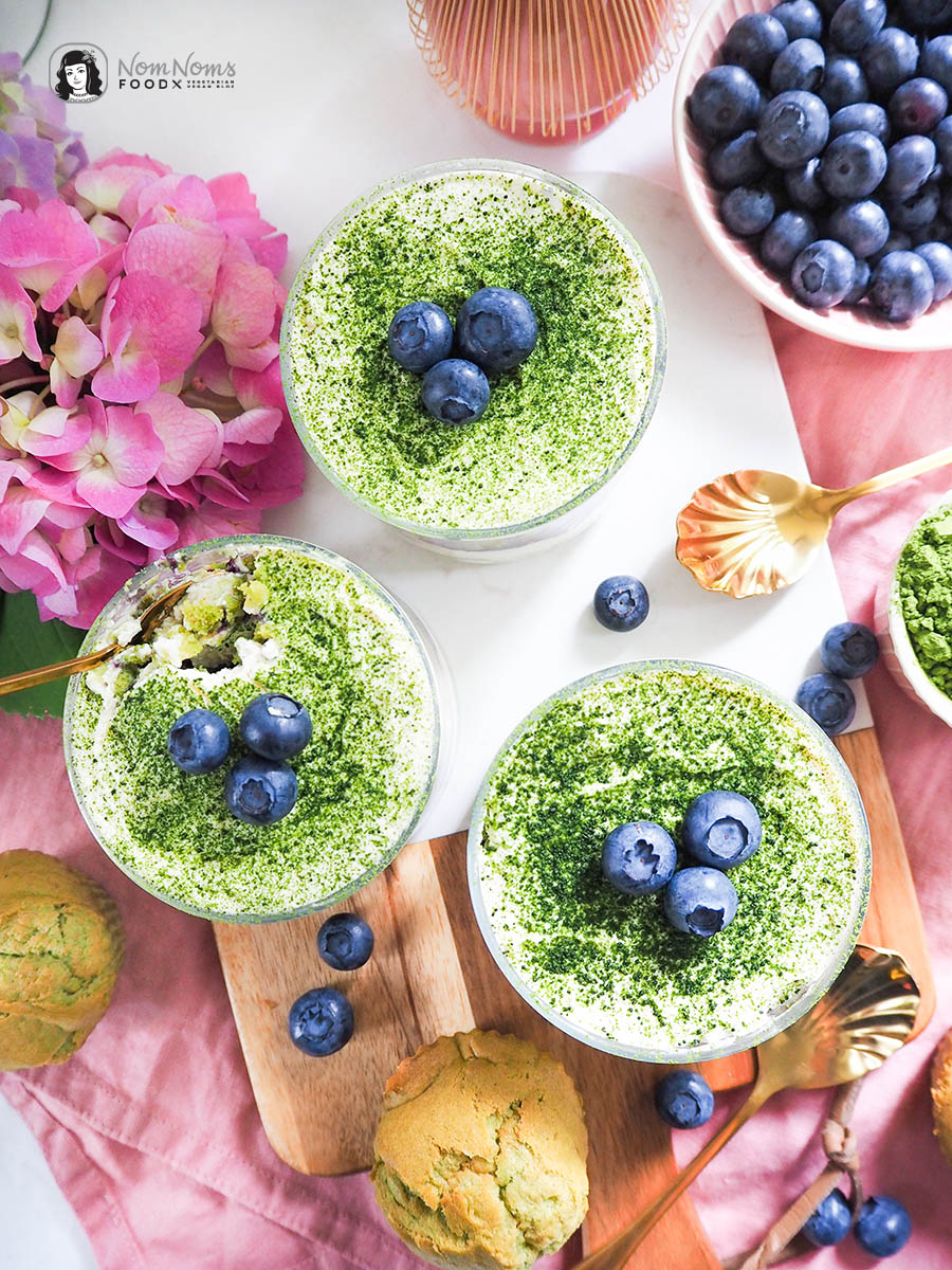 Matcha-Blaubeer-Tiramisu im Glas mit Matcha-Muffins aus dem Airfyer Backen mit Butterschmalz